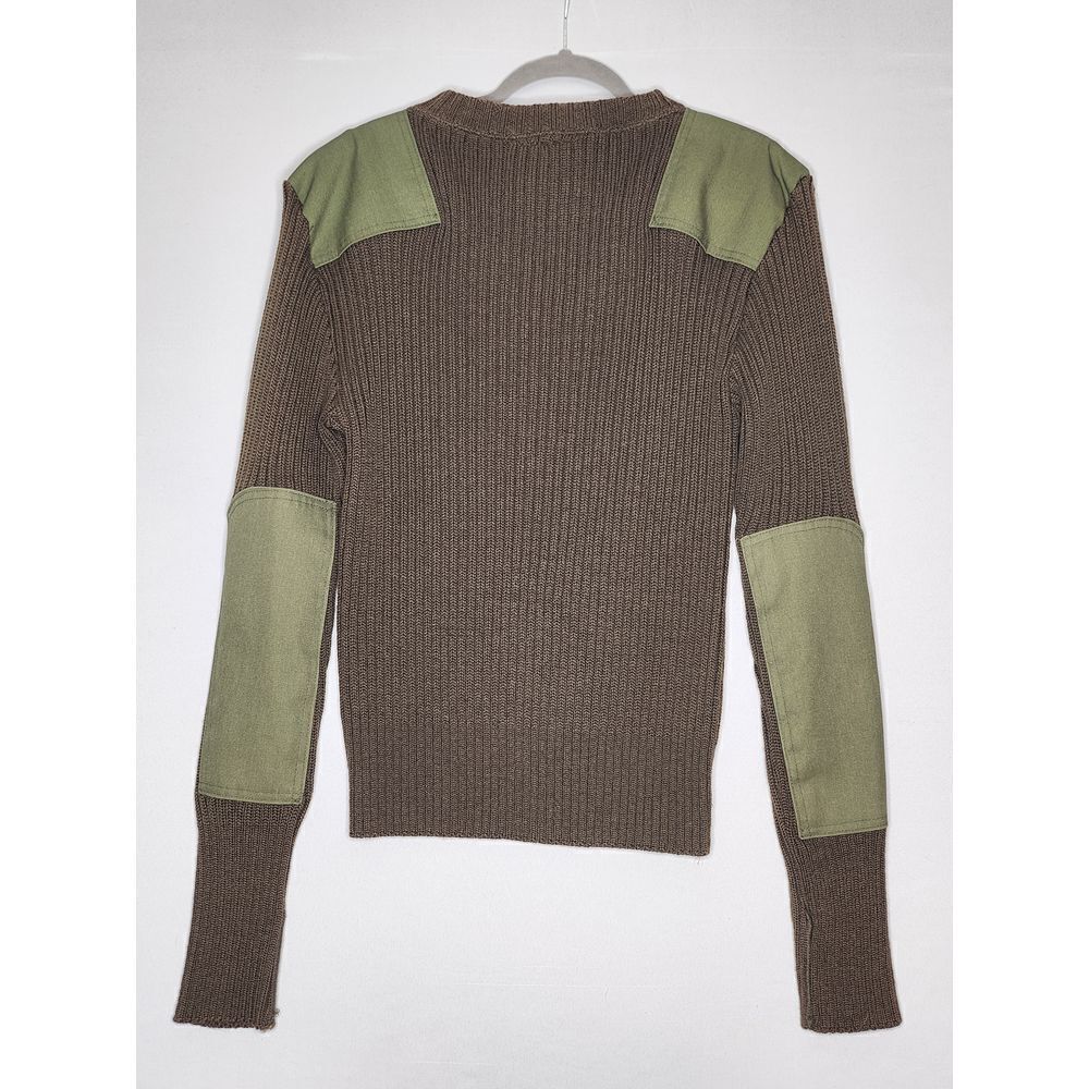Vintage Military sweater 40 green ribbed wool with elbow and‎ shoulder patches